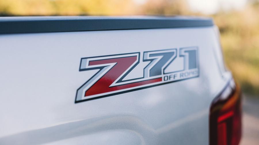 Логотип Chevrolet Silverado 1500 Redline Crew Cab 2017 года  (фото 12 из 26)